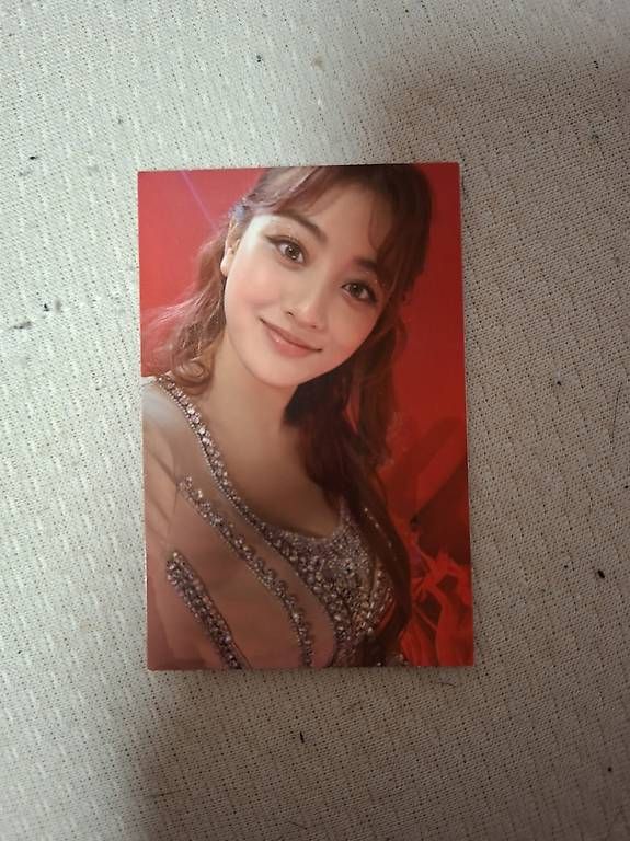 Altro per la cura del corpo: Jihyo eyes wide open pc – Usato da Alikon venduto da e_w_lt5y