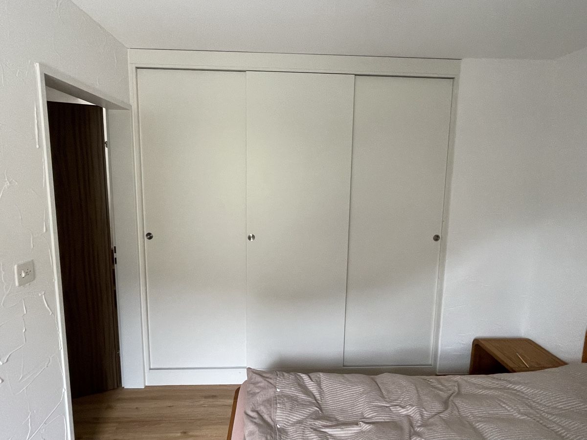 Armoires: Einbauschrank 3-teilig weiss – D'occasion à Oberägeri par samoth_b2f7
