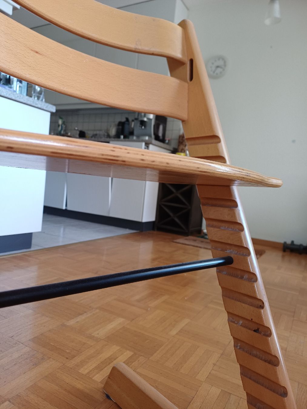 Stokke Stühle: Chaise pour enfant en bois – Defekt aus Nyon von Kyr_And 2