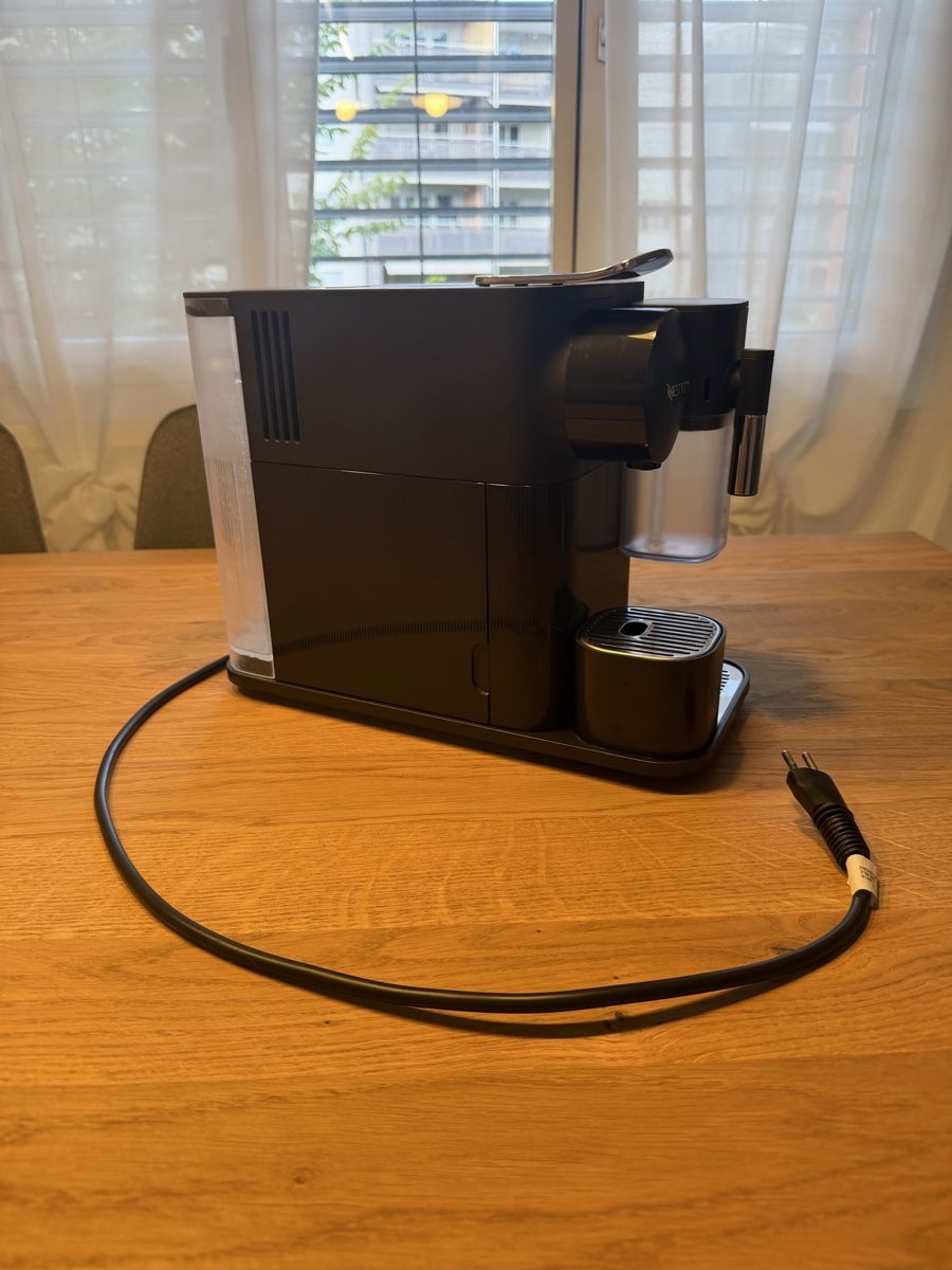 Nespresso Macchine per caffè & Macchine per espresso: Nespresso Kaffeemaschine schwarz – Usato da Uzwil venduto da Raph95 1