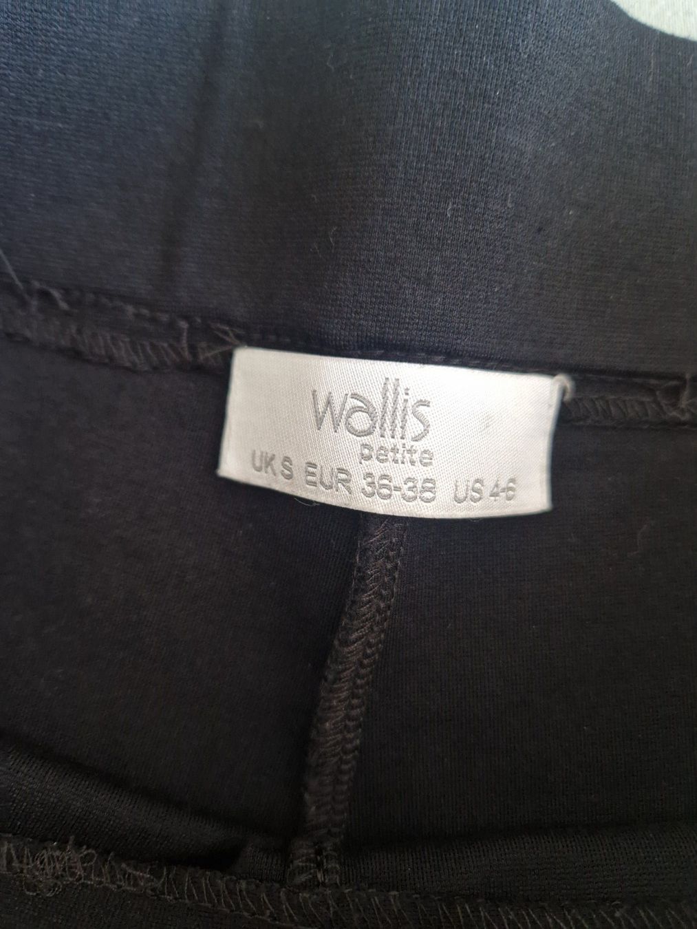 Pantaloni: Schwarze Stoffhose WALLIS Gr. 36 – Usato da Emmen venduto da GrabandGo 1