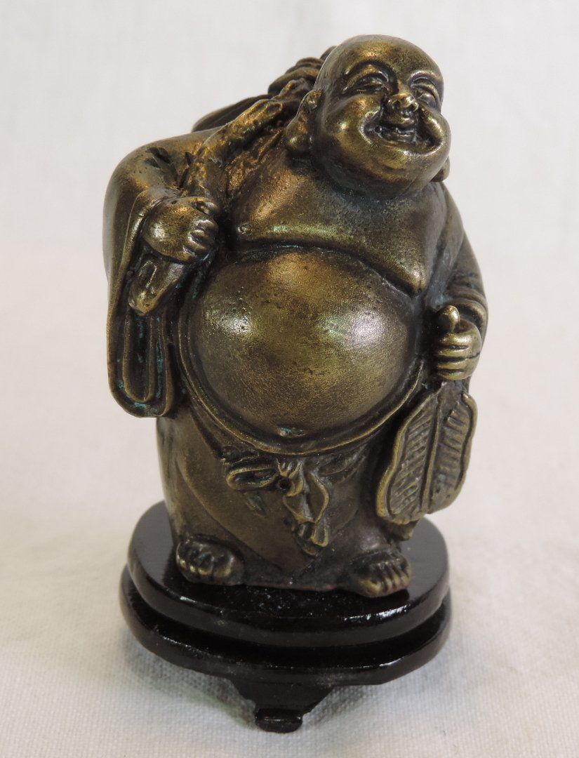 Statuette: Buddha Figur Messing mit Holzsockel – Usato da Duggingen venduto da doogbua