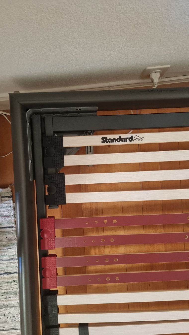 Betten: Bettgestell mit Lattenrost StandardPlus 140x200cm – Gebraucht aus Zürich von xXLenarduzziXx 3