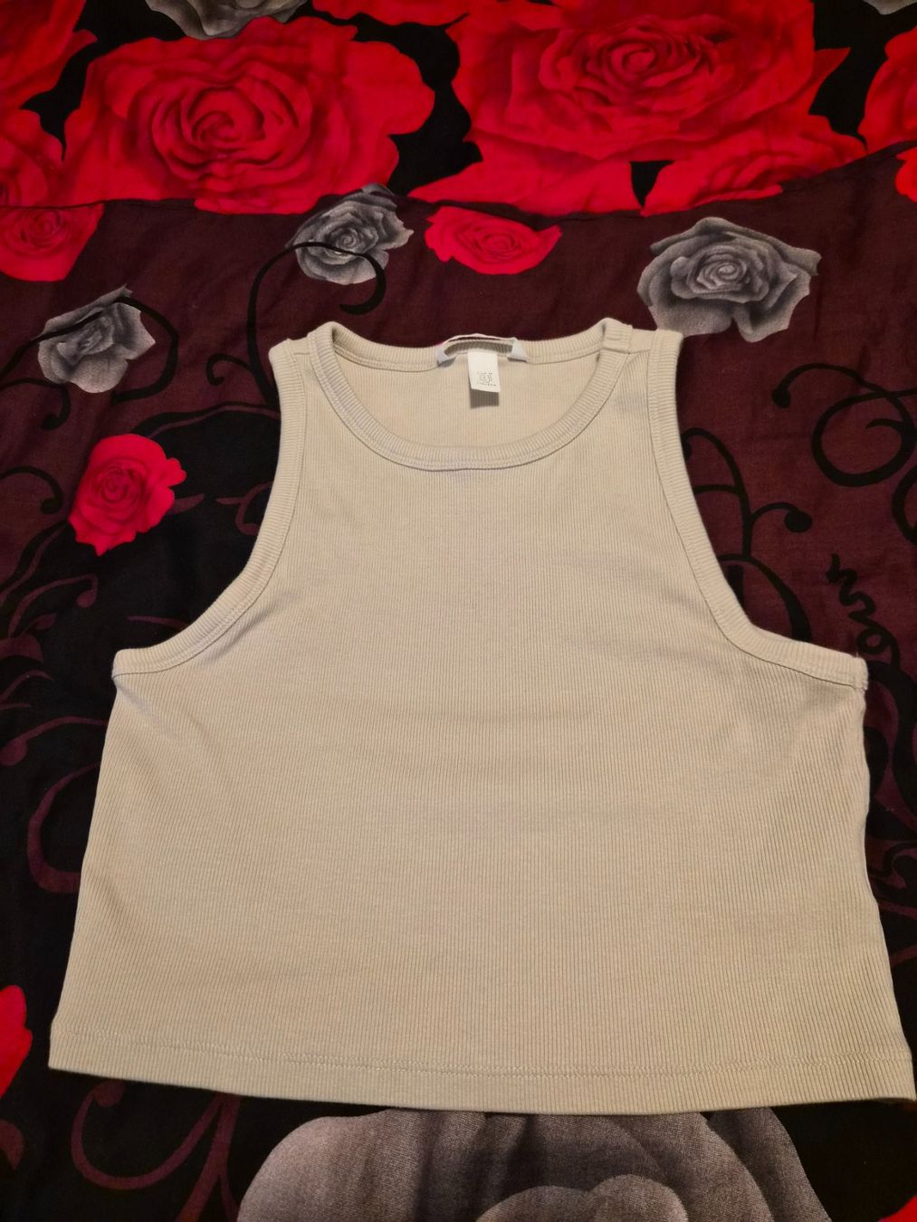 Top: Top  gr M H&M – Nuovo (secondo la descrizione) da Dietikon venduto da Eleda