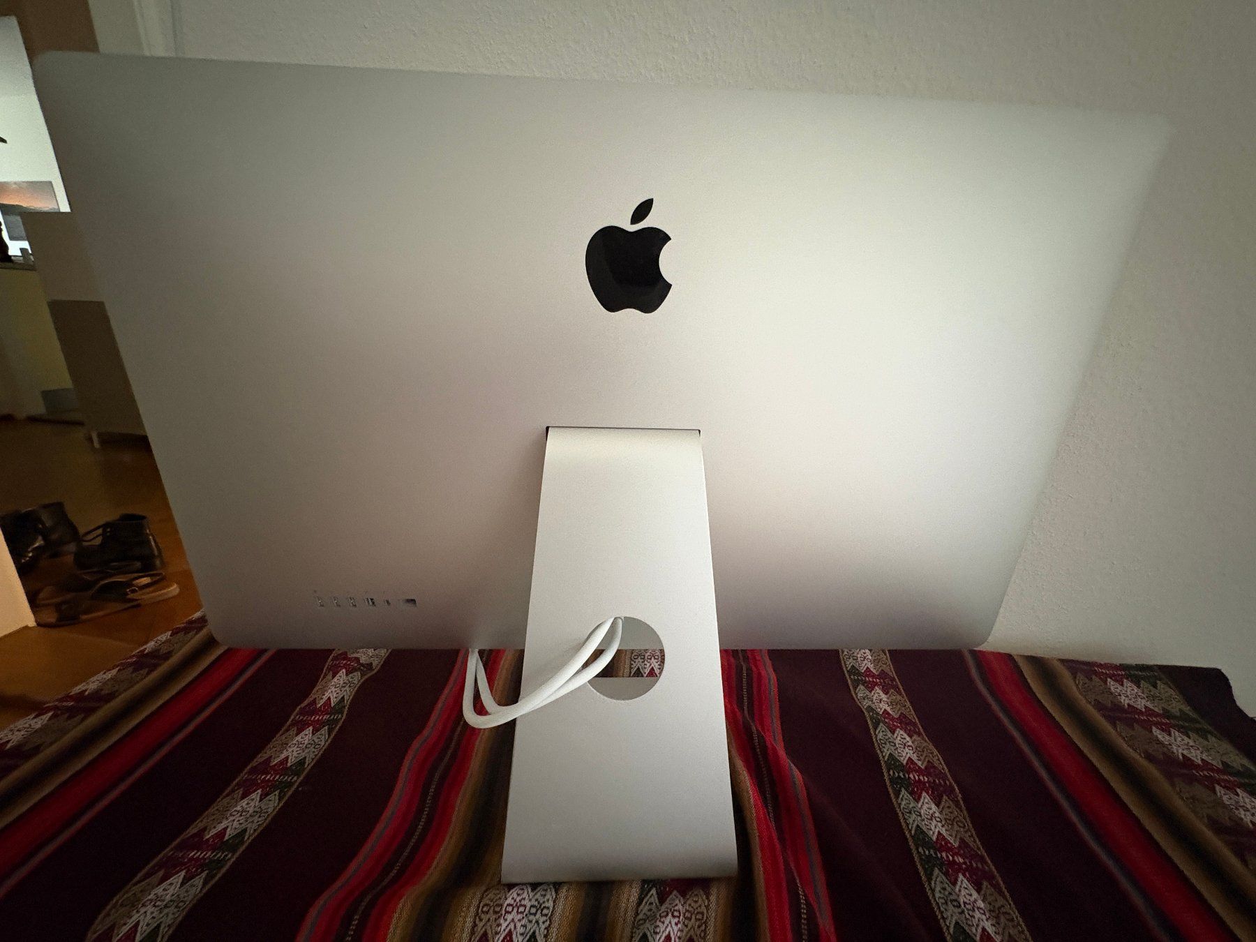 Monitor: Thunderbolt - Apple 27 Zoll Bildschirm – Usato da Basel venduto da giraffe028 2
