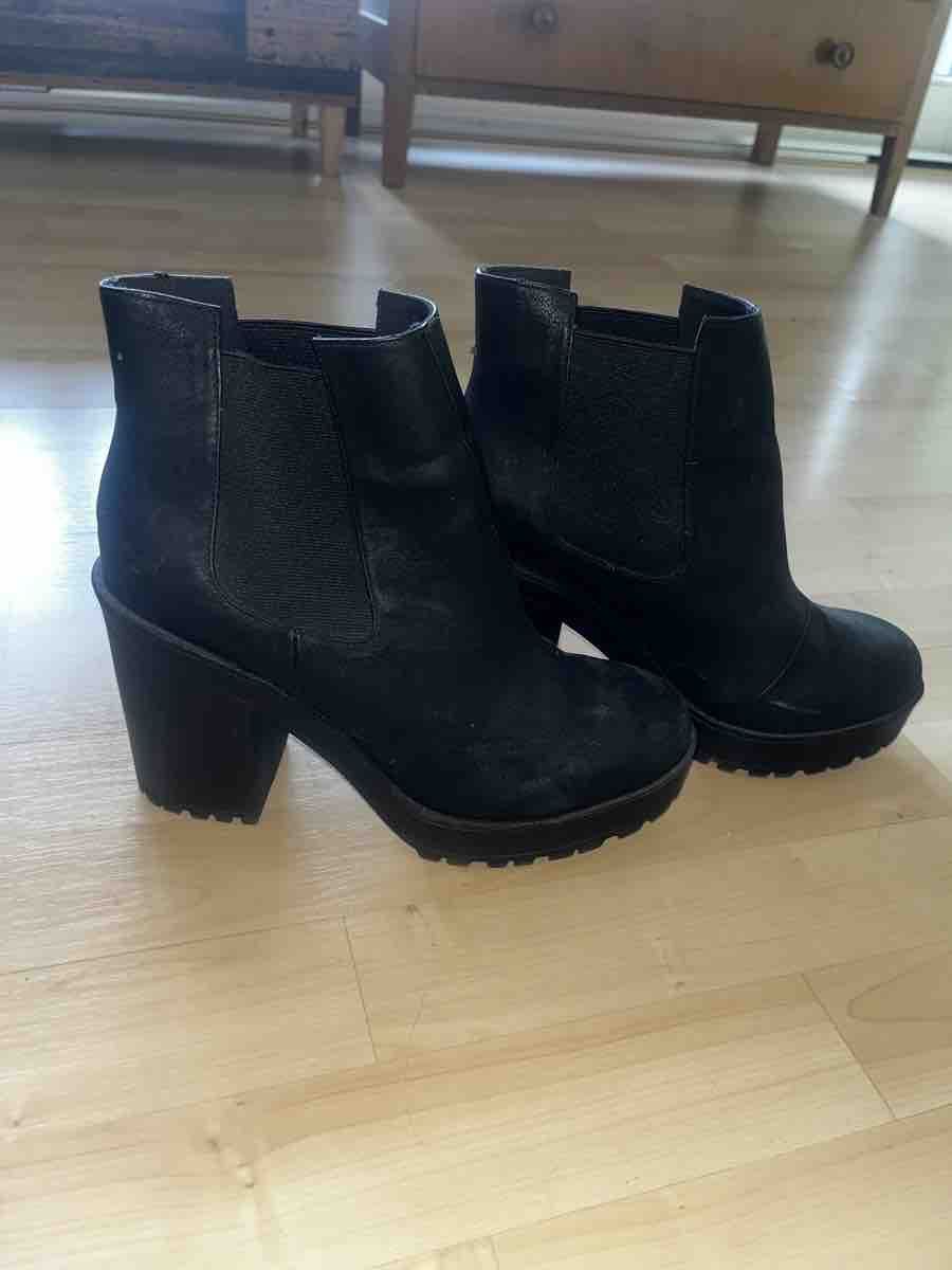 Scarpe da donna: Schwarze Damen Stiefeletten Grösse 41 – Usato da Winterthur venduto da GoodAsGone 2