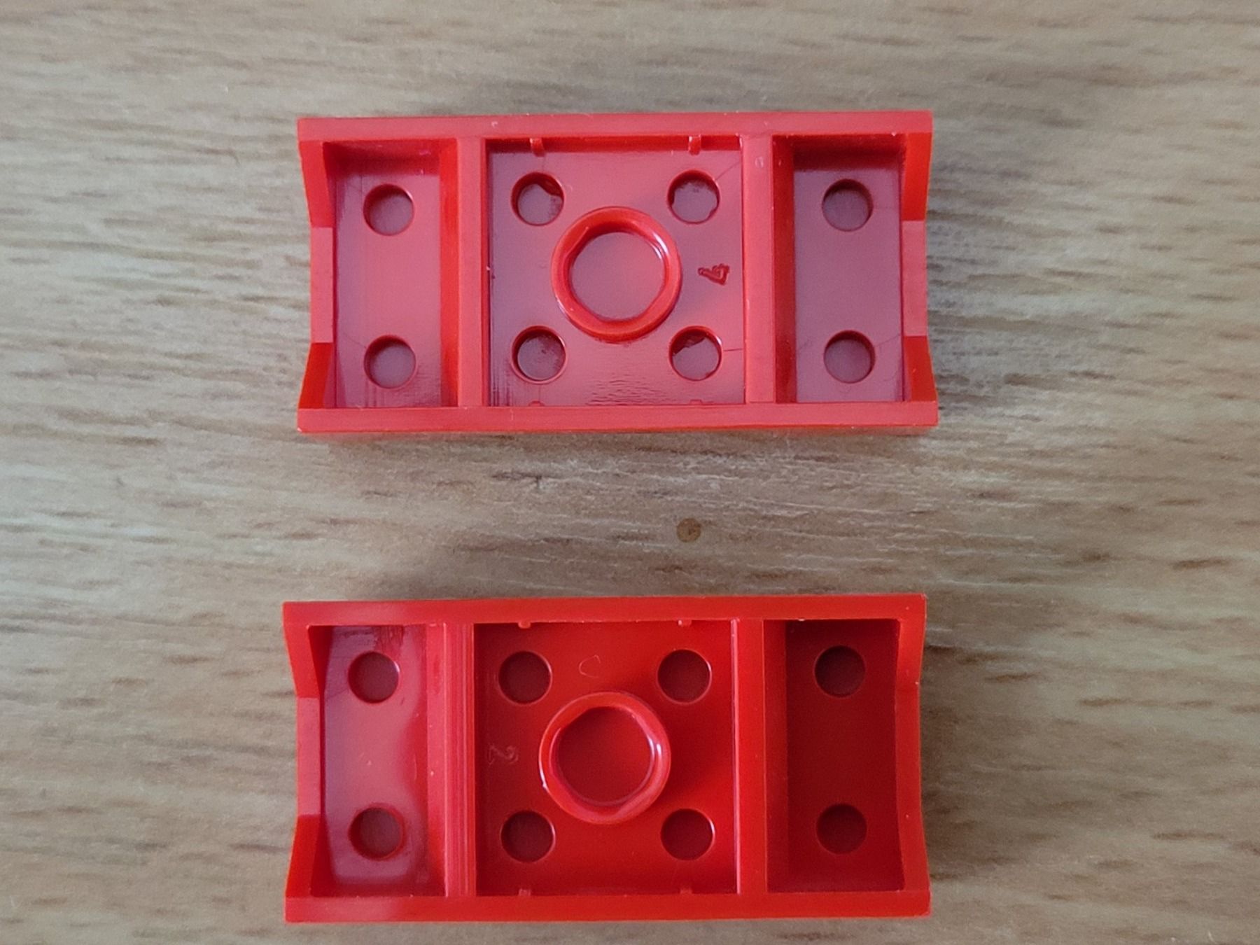 Lego Baukästen: Lego - Pièce de rechange de forme spéciale - 2x rouge – Gebraucht aus Payerne von tintin08 2