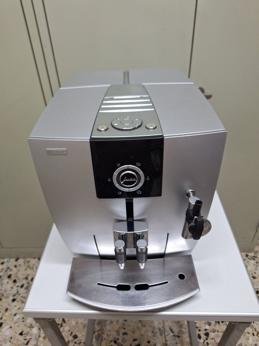 Jura Macchine per caffè & Macchine per espresso: Machine à café JURA J5 – Difettoso da Laconnex venduto da Patkek29