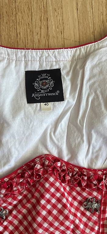 Kostüme: Dirndl – Gebraucht aus Uster von Fluma 2