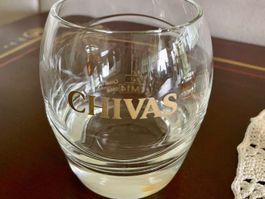 Whisky Glas Scotch Chivas Tumbler geschwungen mit Untersatz