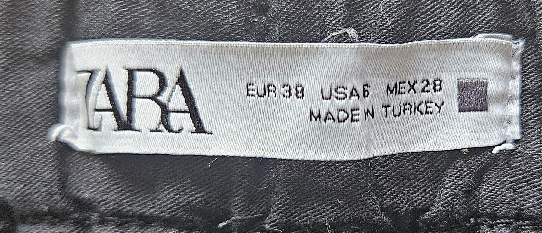 Zara Pantaloni: schwarze Hose in Lederoptik – Usato da Zizers venduto da Natascia.Lentini 2
