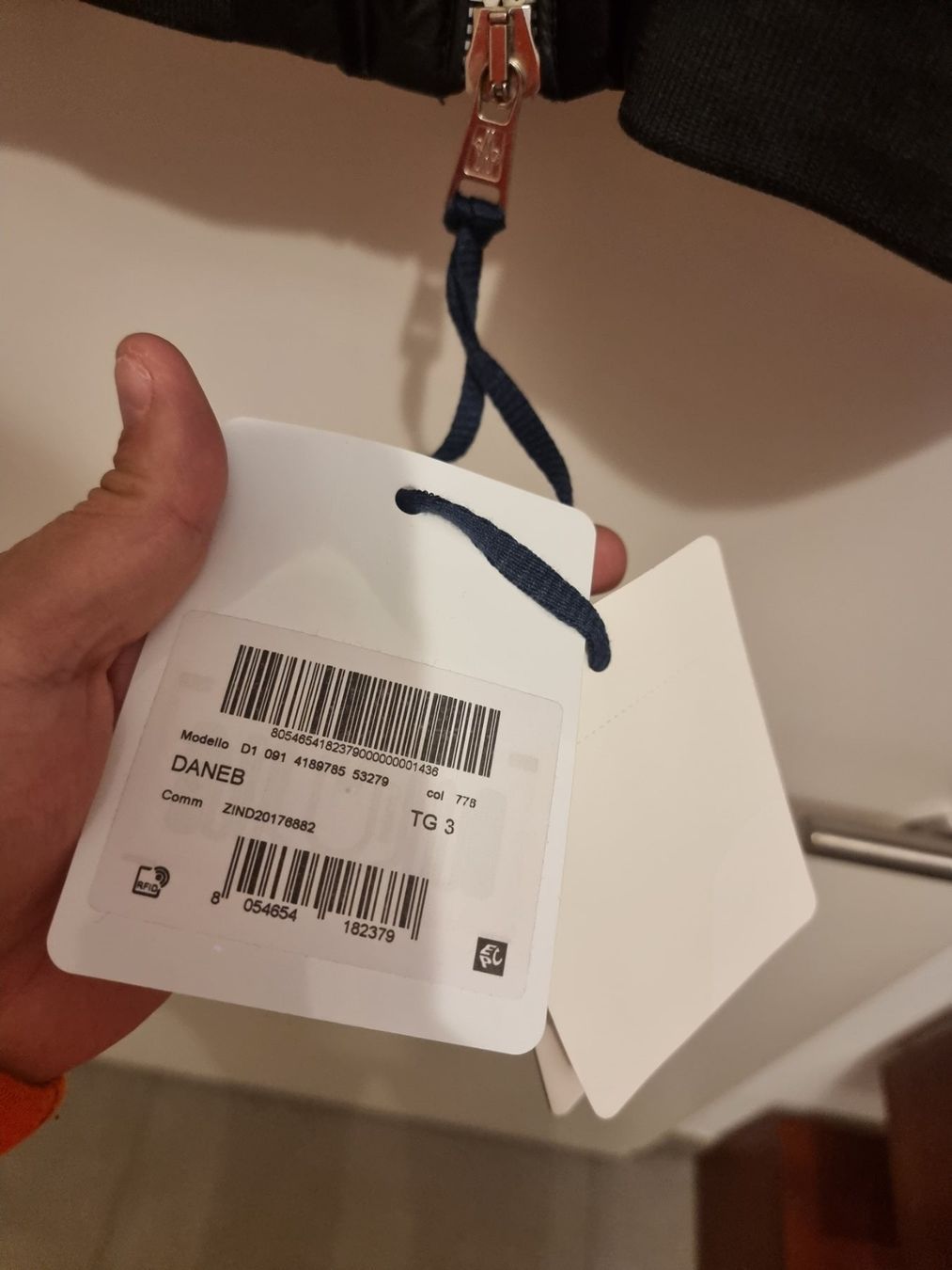 Moncler Vestes: Moncler Daneb Jacket size L – D'occasion à Genève par ema_x62w 1