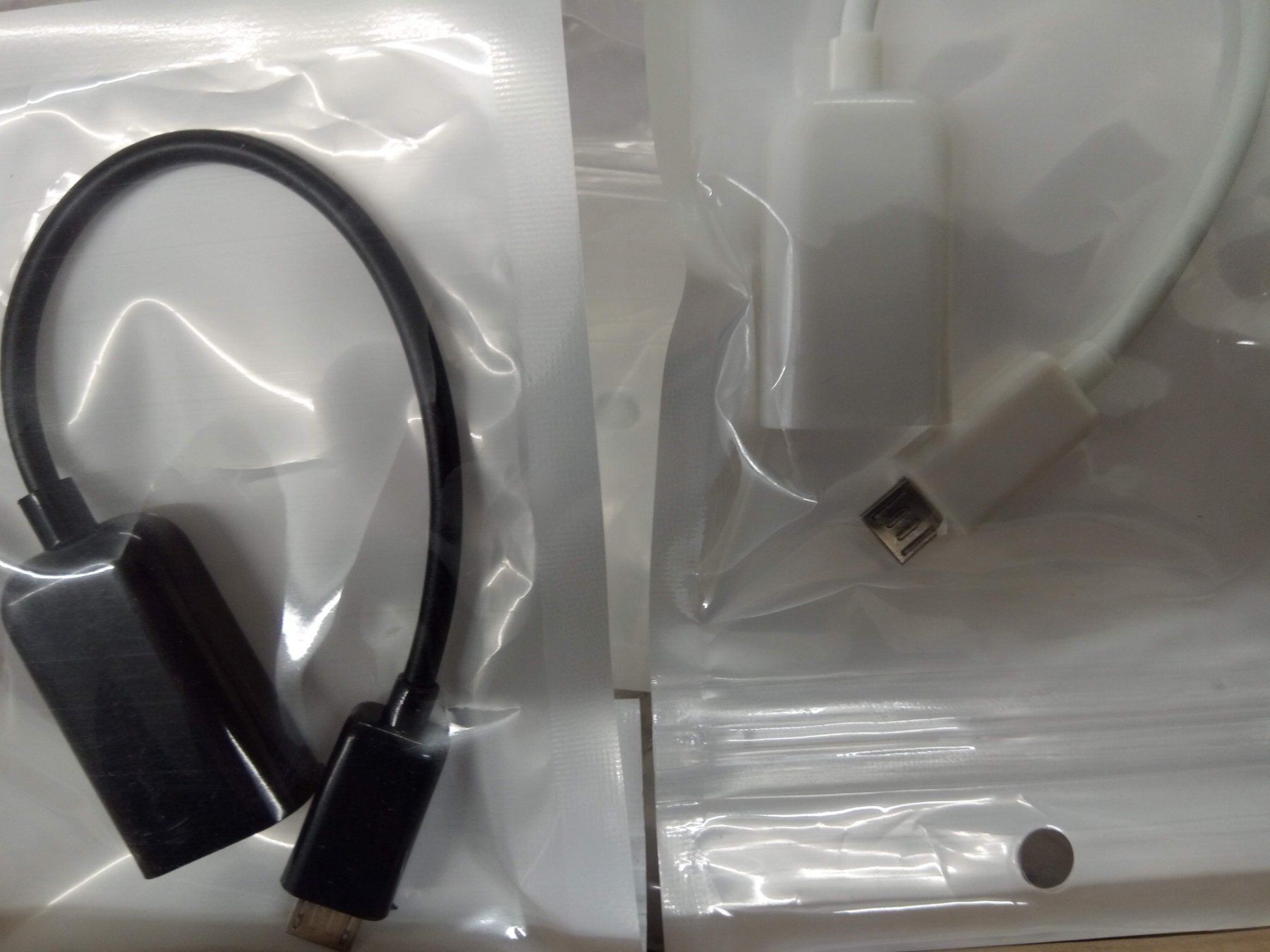 Unità & Adattatore: MicroUSB 2.0 zu OTG, Schwarz, Weiss – Nuovo e nell'imballaggio originale da Ermatingen venduto da rik4rdo