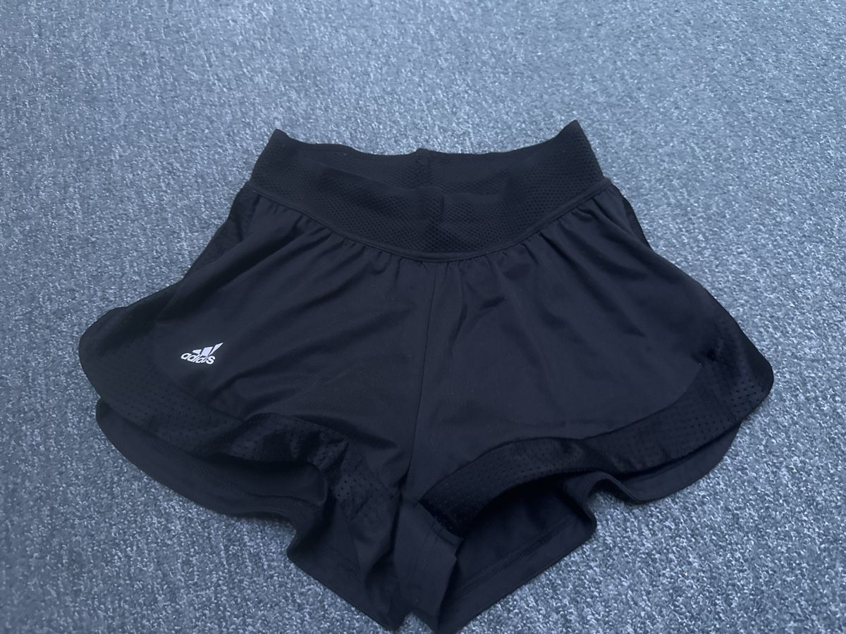 Adidas Pantaloni: Sporthose Adidas Gr 164 – Nuovo (secondo la descrizione) da Baltschieder venduto da YmroBe