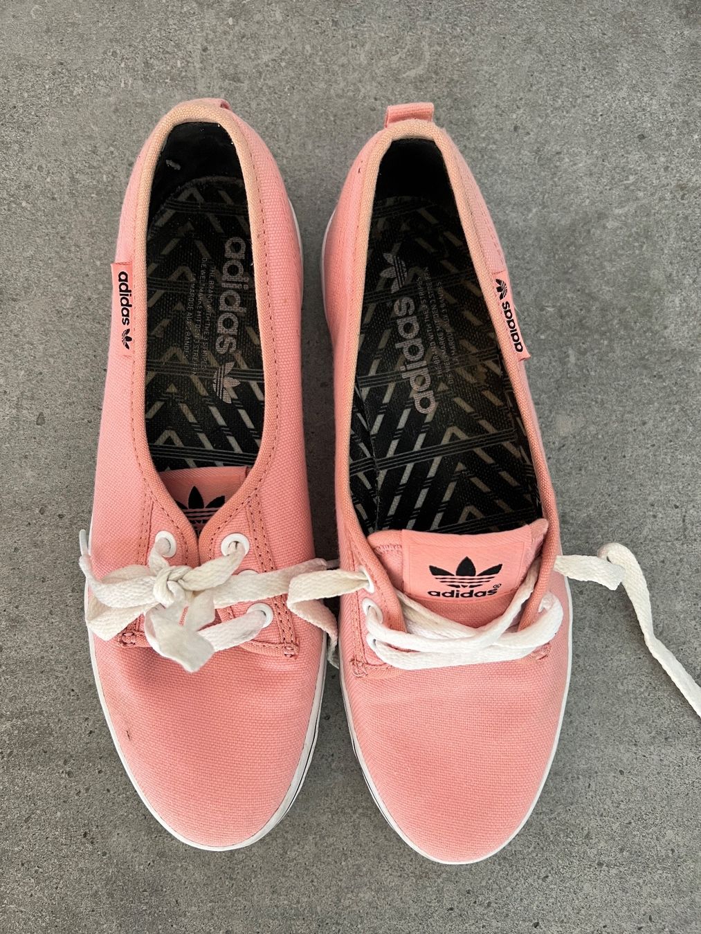 Adidas Scarpe da donna: Adidas sneakers – Nuovo (secondo la descrizione) da Cama venduto da UnleashdByAna 1