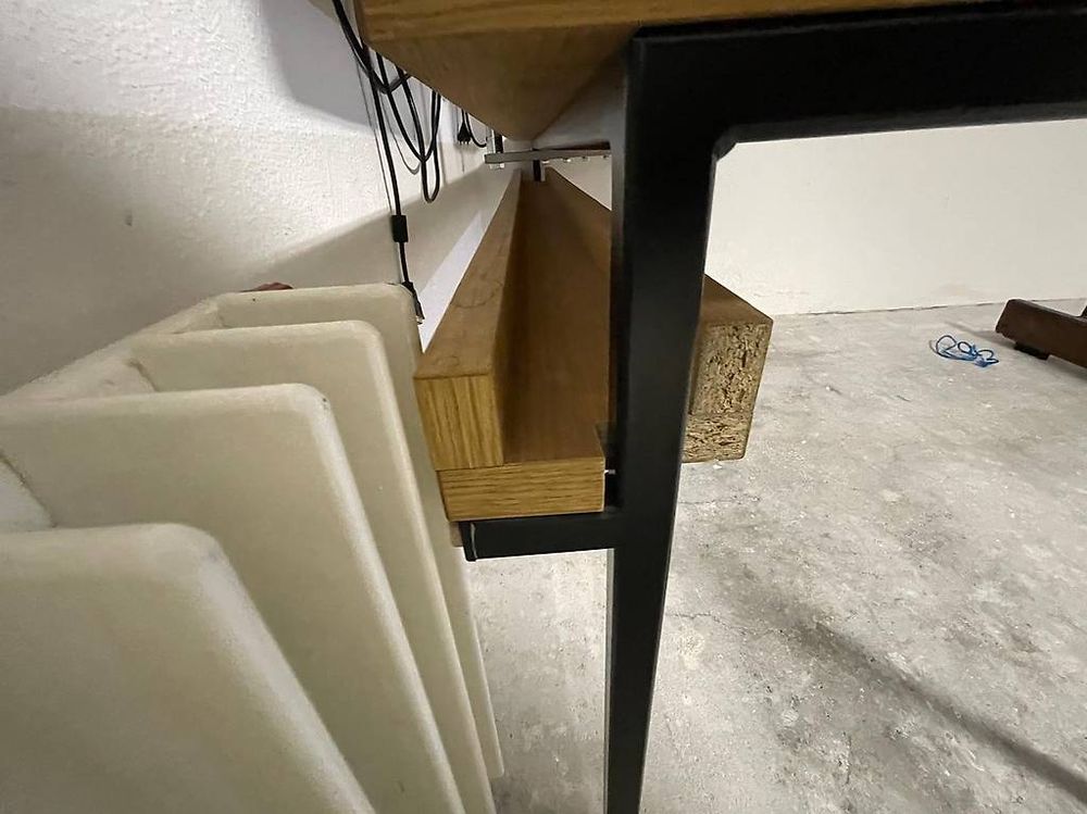 Scrivanie: Bürotisch 160 cm x 650 mm, Eiche furniert – Usato da Wetzikon ZH venduto da buggy94 1