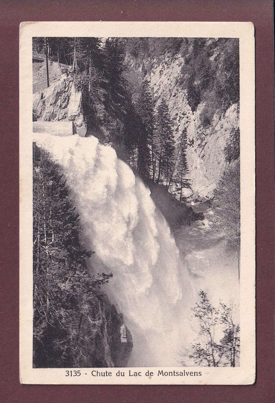 Cartoline postali: Chute du lac de MONTSALVENS – Usato da Pully venduto da nicecards
