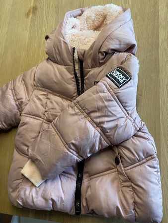 DKNY Jeans Winterjacke rosa mit Teddyfutter Grösse 18M