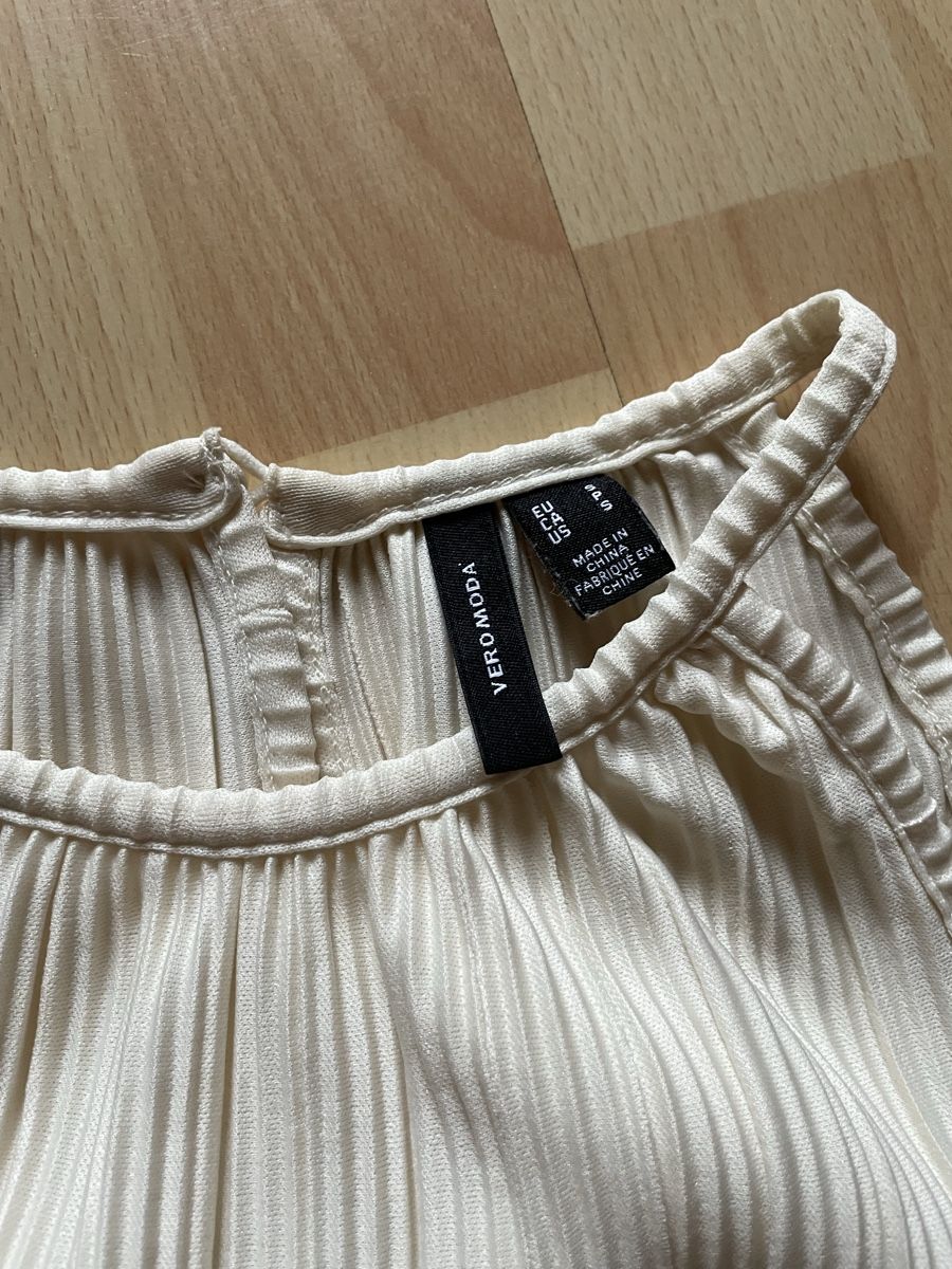 Vero Moda Top: Veromoda Plissee Top, Gr. S, Crèmefarben – Usato da Gerzensee venduto da younatp 1