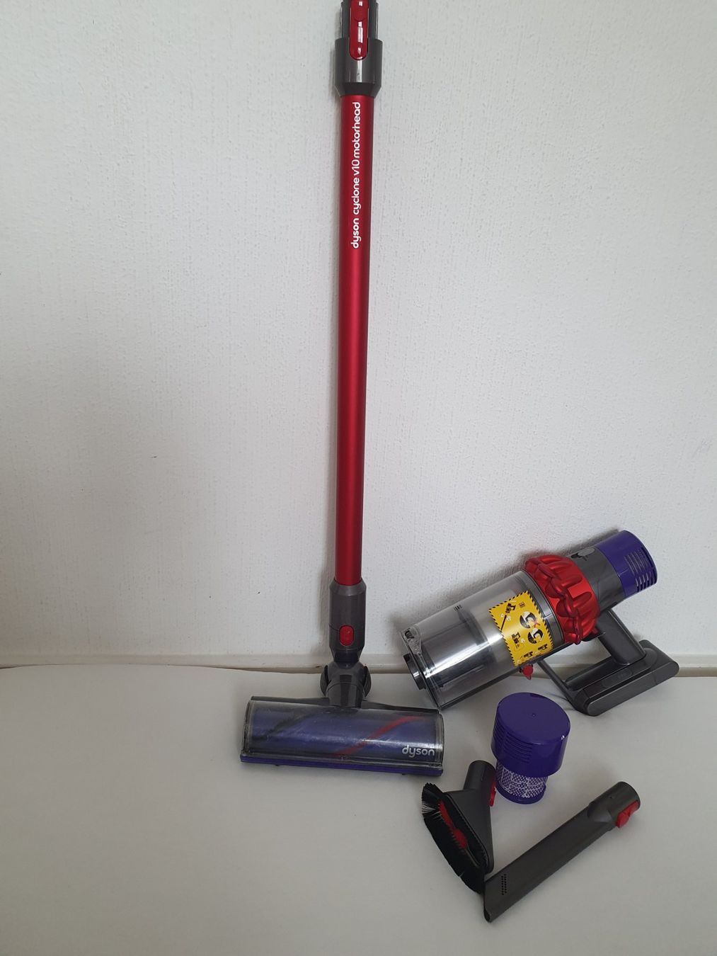 Dyson Aspirapolveri & Accessori: Dyson V10 – Usato da Lausanne venduto da Af2016