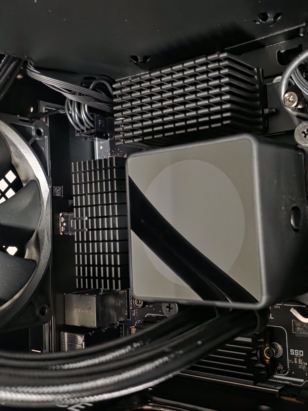 Hewlett Packard PC: High End Gaming-PC mit RTX 5090 & Intel Core Ultra 9 285K... – Nuovo (secondo la descrizione) da St. Gallen venduto da Verlier_nie_Hoffnung 5