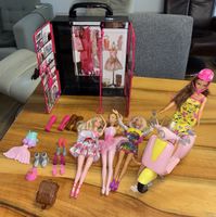 Barbie Set mit Kleiderschrank Roller und Zubehör gebraucht