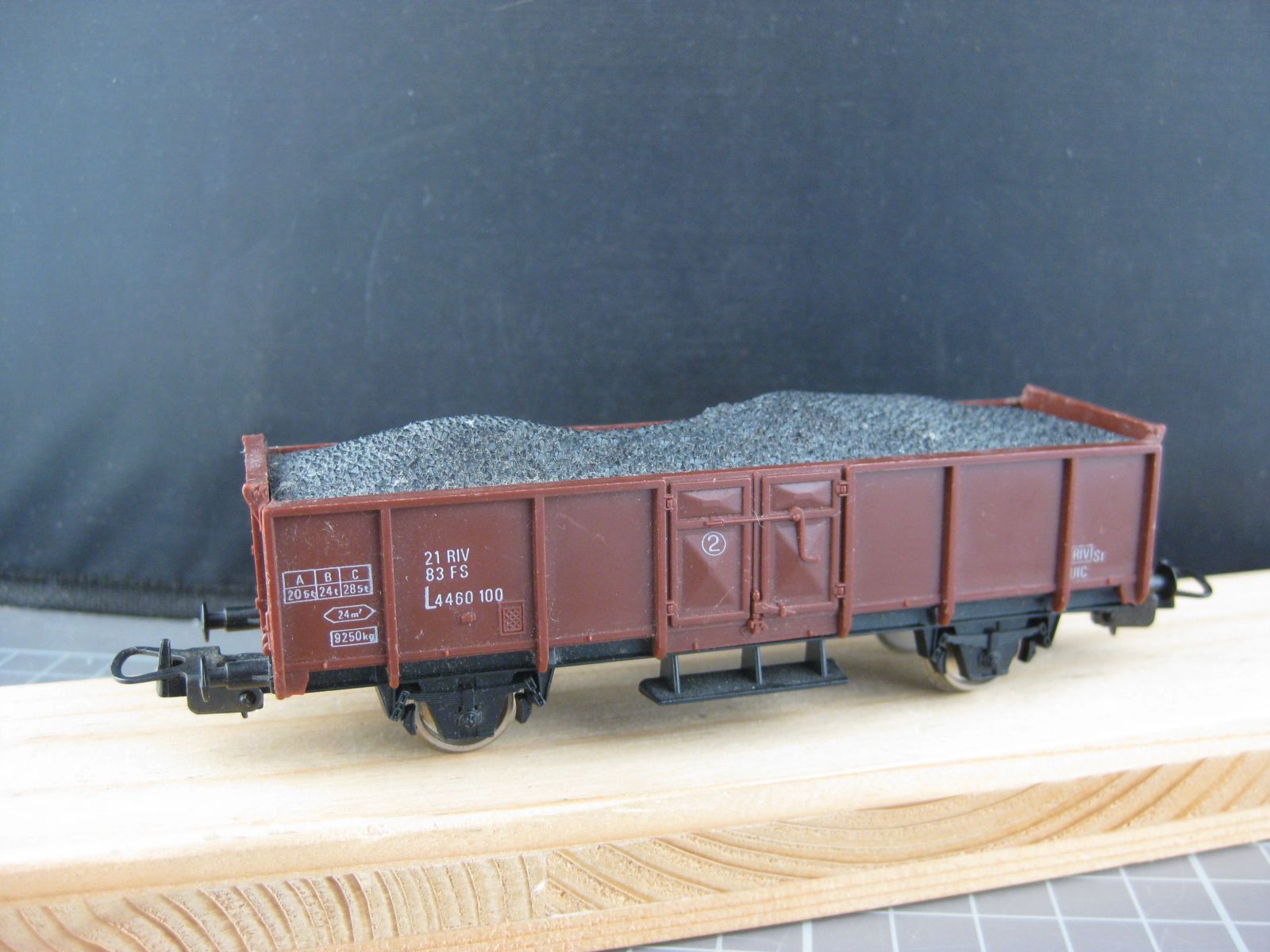 Lima Modellini di ferrovie: Lima Hochbordwagen mit Kohleladung – Usato da Malters venduto da Marosko 3