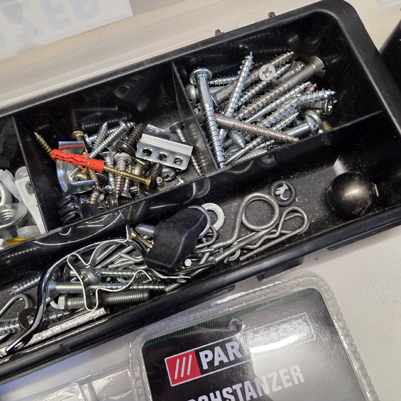 Tutti gli attrezzi: Parkside Lochstanzer und Sortiment Schrauben Dübel Set – Usato da Stans venduto da Ducati16 7