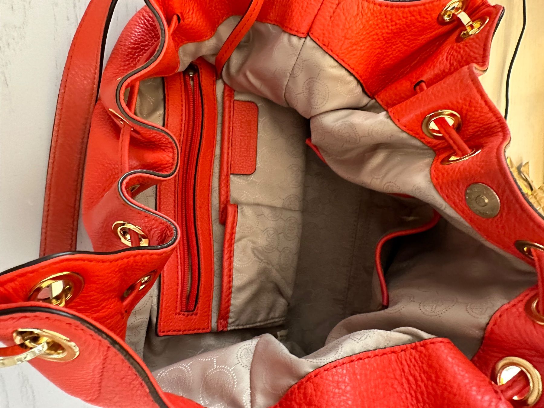 Michael Kors Taschen für Damen: Rote Orange MK Handtasche Leder Beuteltasche (Medium) – Gebraucht aus Hurden von rac_wyf8 3