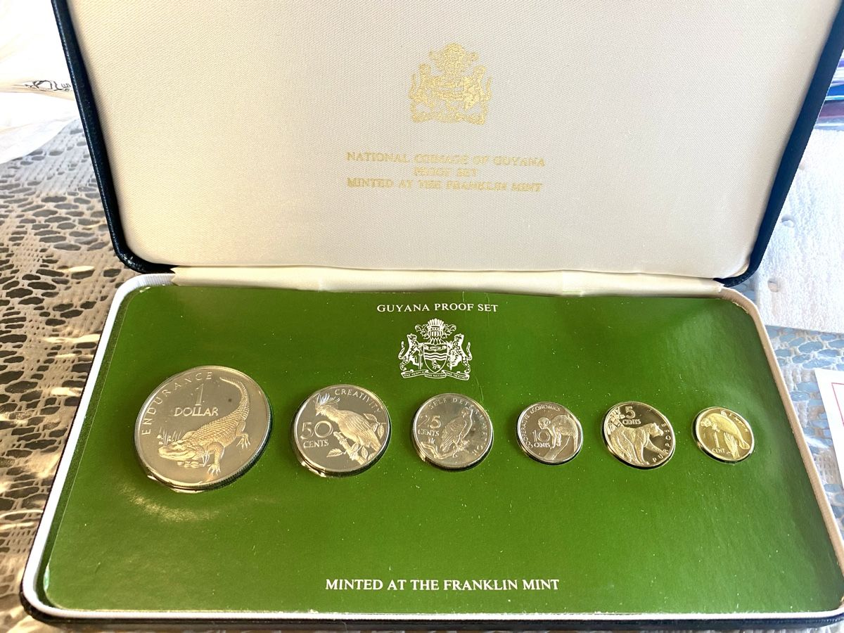 Tutti le monete: Guyana coin set 1980 proof – Nuovo e nell'imballaggio originale da Zürich venduto da Tasmiyah 2