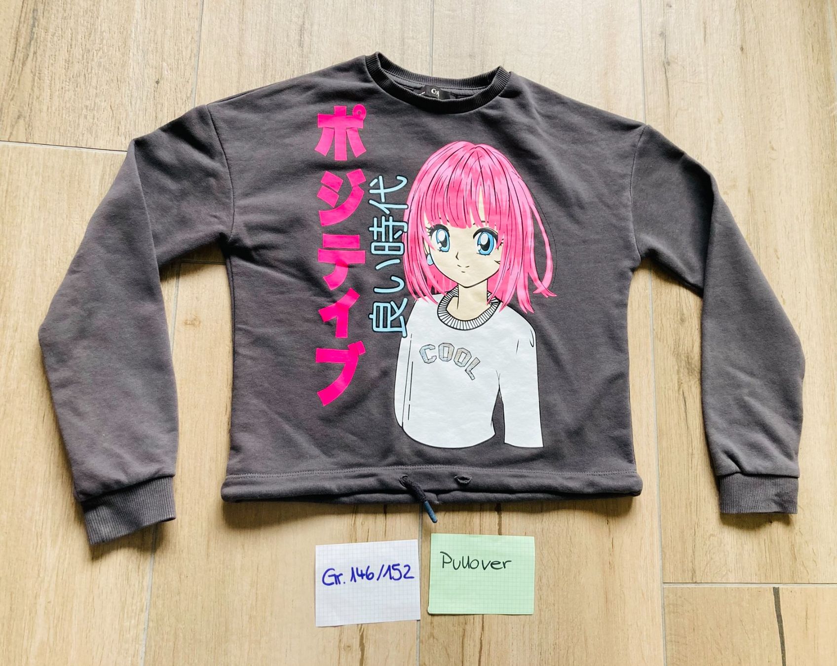 Maglioni & Felpe: Mädchen Pullover Gr.146/152 mit Anime Print – Usato da Zuzwil SG venduto da Zaubertipps