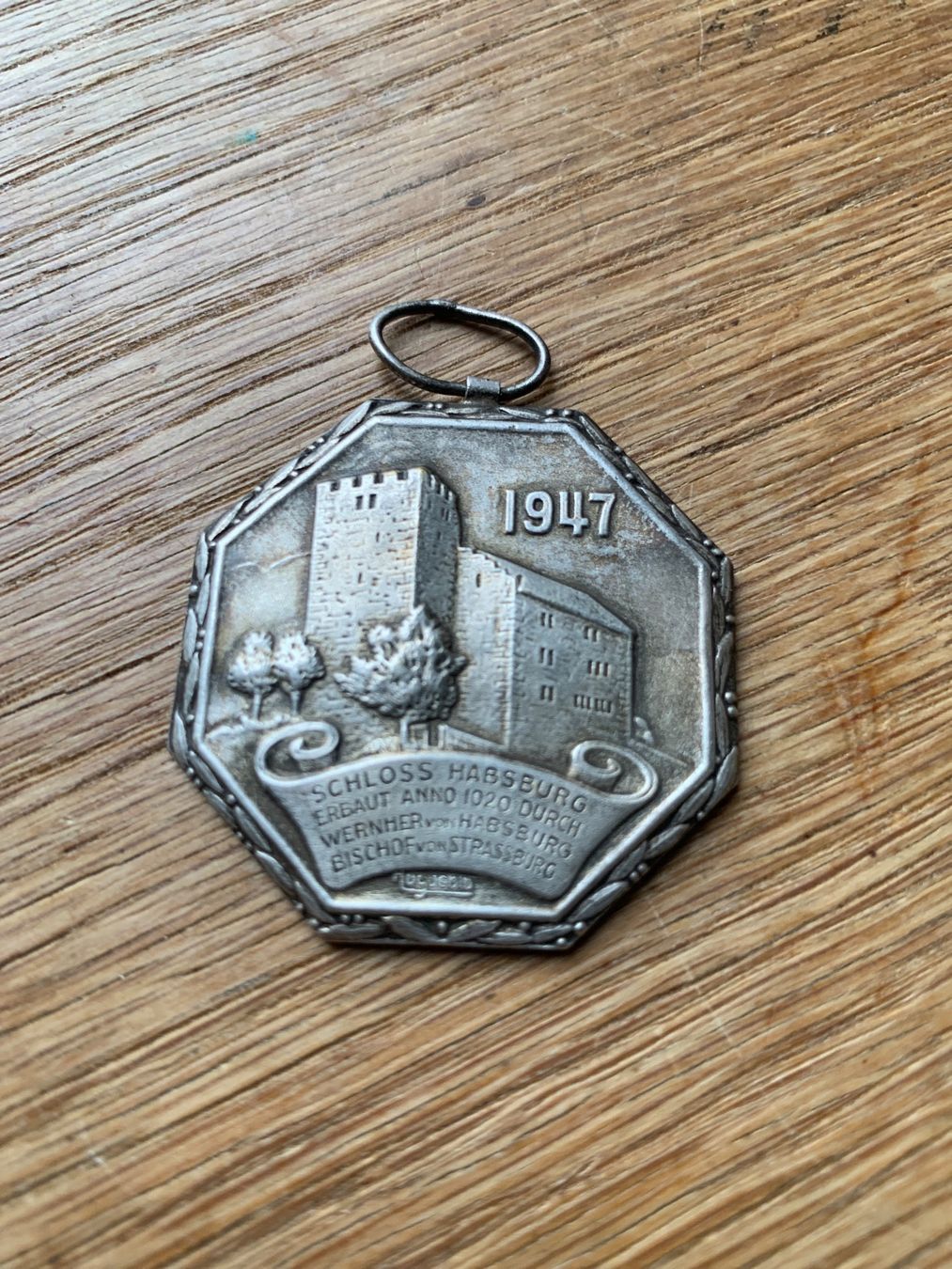 Medaillen: Medaillon Schloss Habsburg 1947  versilbert – Gebraucht aus Richterswil von Moii89