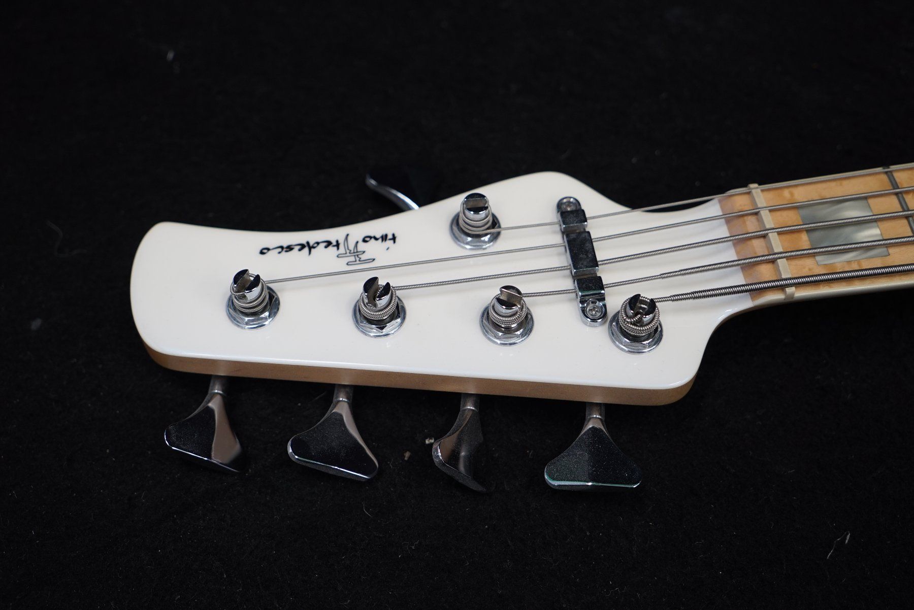 Musikinstrumente: Tino Tedesco 5 String Custom  jazz Bass White mit Bag – Gebraucht aus Ortschwaben von Musictrade 5