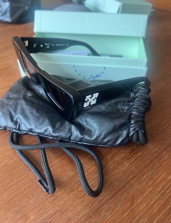 Occhiali & Lenti: OFF-WHITE ACCRA SUNNGLASSES BLACK – Usato da Zürich venduto da bekkabra 1