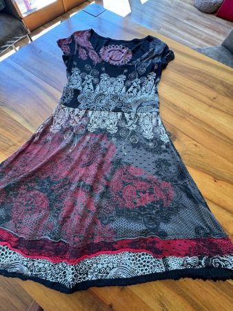 Super schönes DESIGUAL Kleid Gr. L