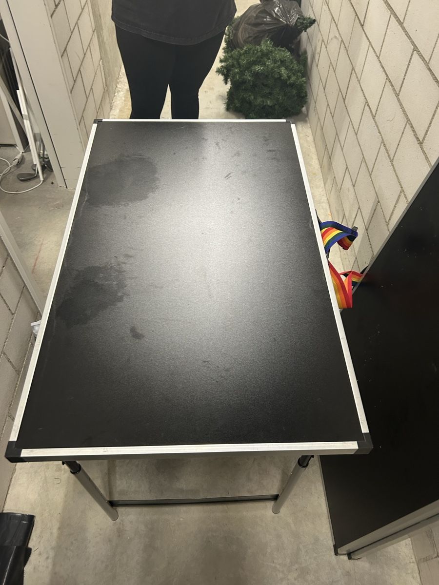 Tische: Aufklappbare Tische (3x) – Gebraucht aus Buchs ZH von SegerLegende