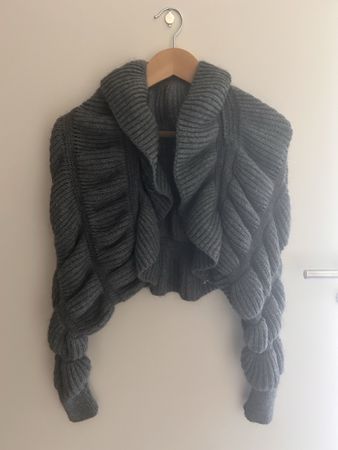 H&M Chunky Knit Scarf with Ruffle Detail 