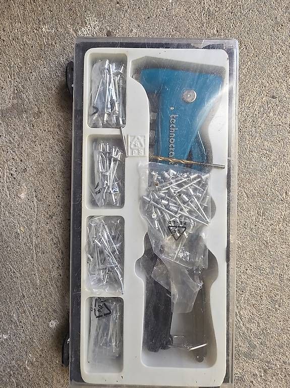 Tous les outils: Nietpistole – D'occasion à Welschenrohr par finnocente