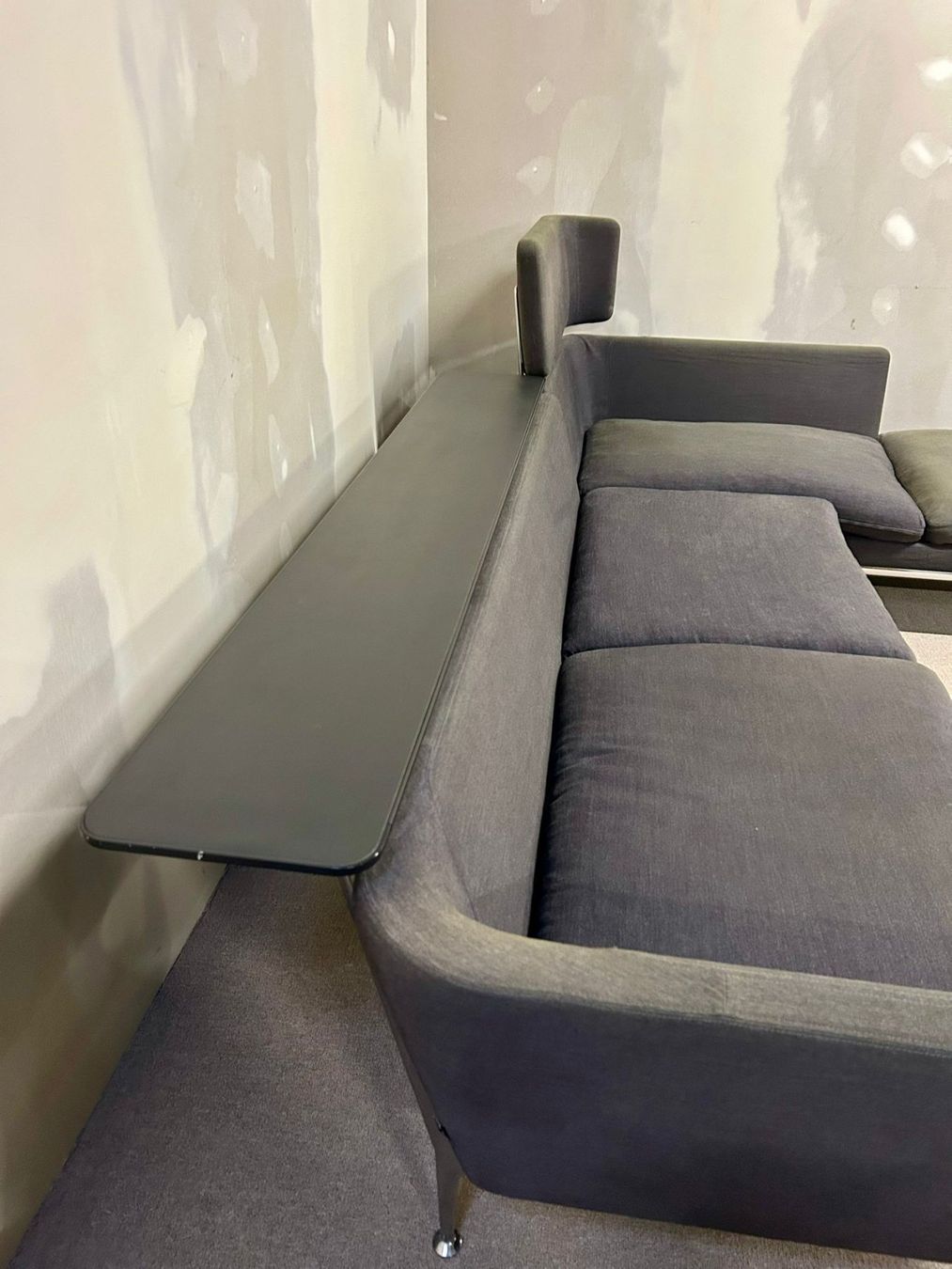 Vitra Divani: Vitra Suita Sofa, dunkelgrau modulares Ecksofa mit Ablage – Usato da Rickenbach ZH venduto da Insider-Boerse 2