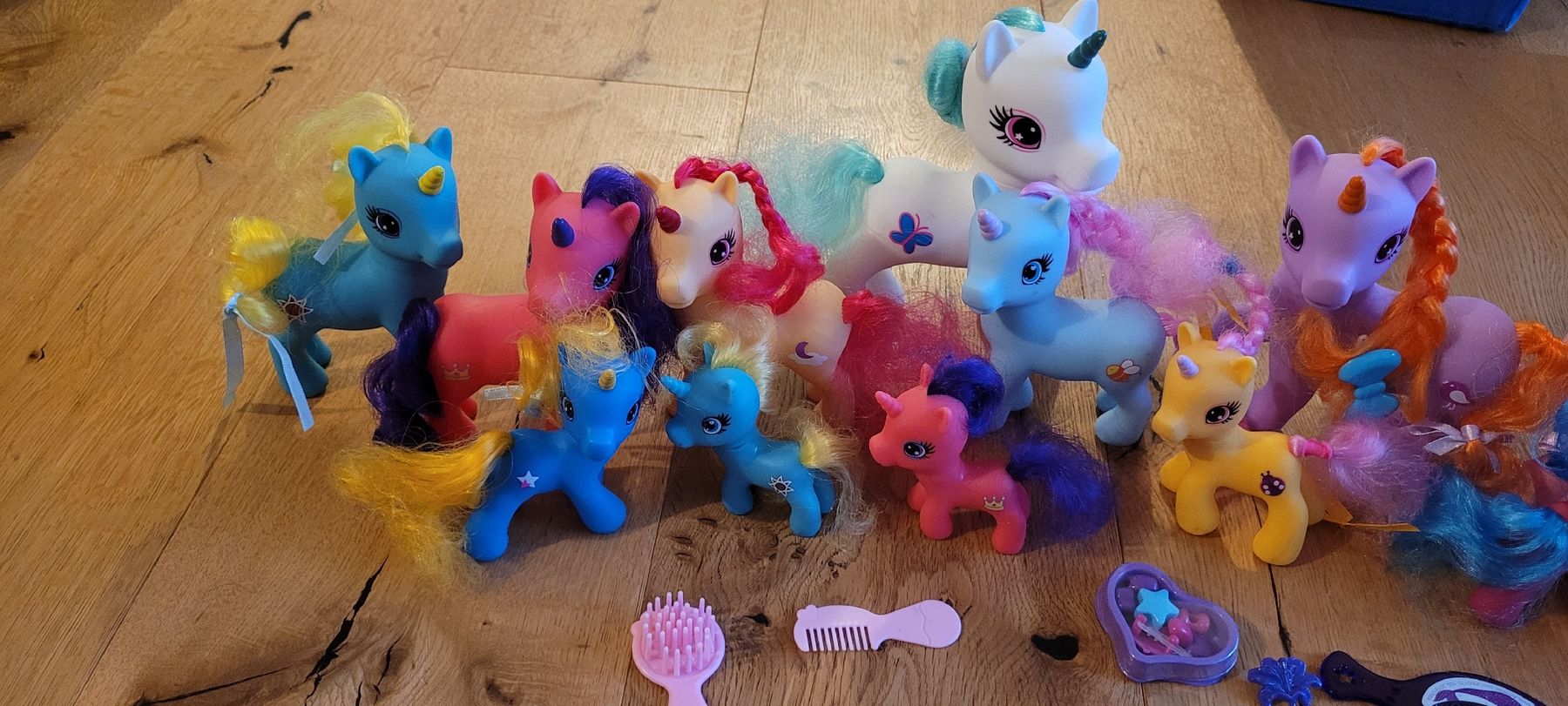 Giocattoli: My Little Pony Sammlung, mit Accessoires – Usato da Hellbühl venduto da the-brain 3