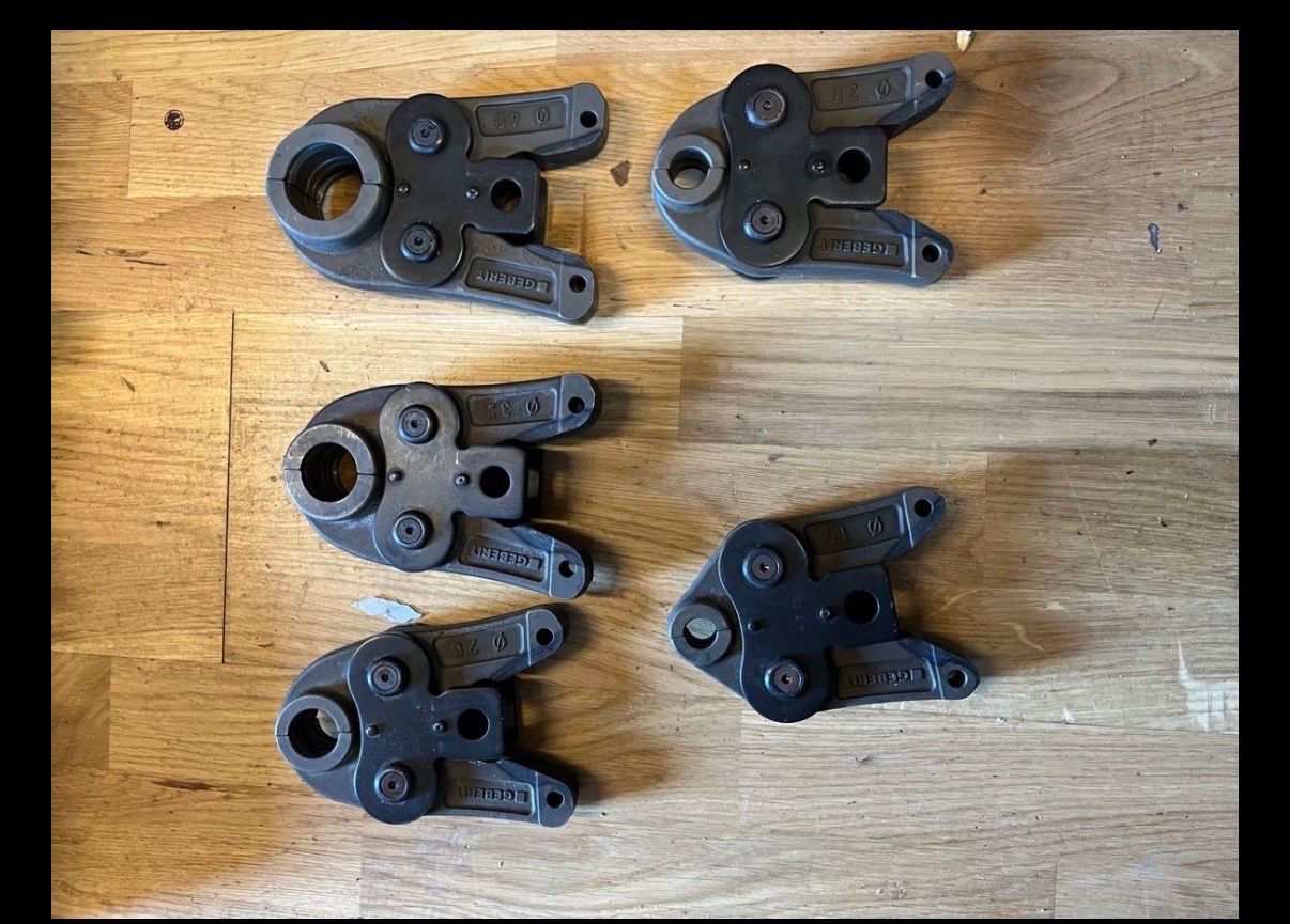 Geberit Tutti gli attrezzi: Geberit Mepla Koffer mit Pressbacken – Usato da Uster venduto da TB1991 3