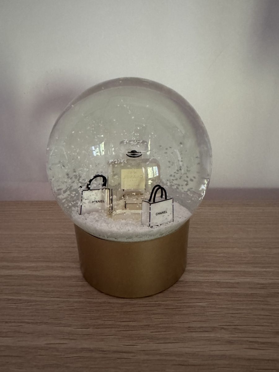 Toutes les décorations: Chanel Schneekugel – Neuf (Voir description) à Aesch BL par comven 2