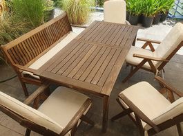 Teak Tisch mit 4 Stühlen und Bank