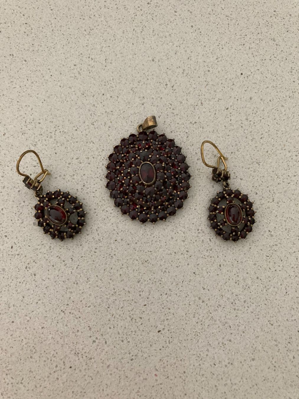 Boucles d'oreille: Antike Ohrringe mit Anhänger – D'occasion à Küttigen par mei_9b6w 3