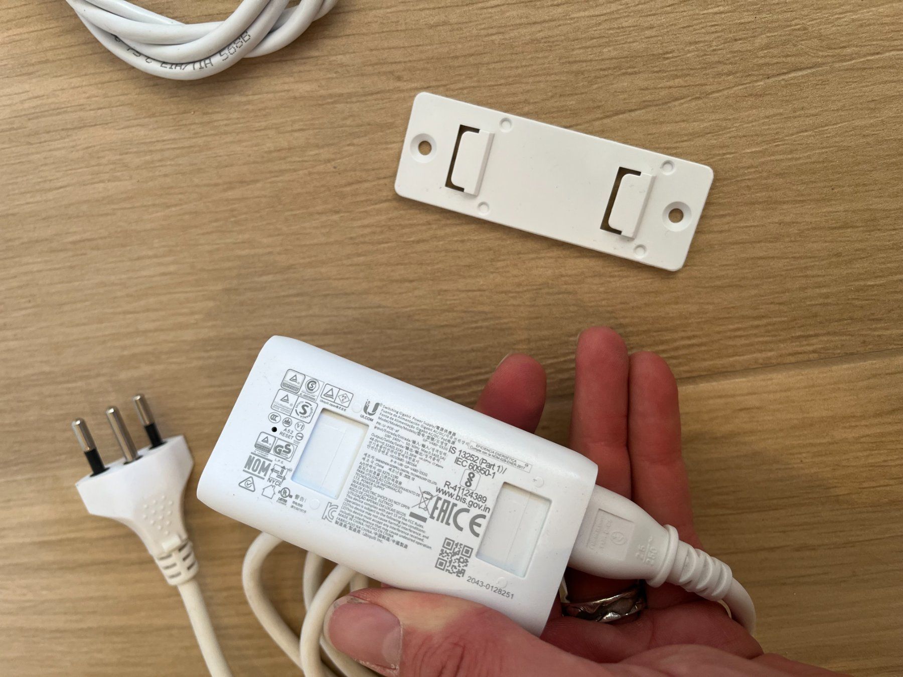 Ubiquiti Unità & Adattatore: Ubiquiti Gigabit Powersupply POE – Usato da Frauenfeld venduto da Hv 2