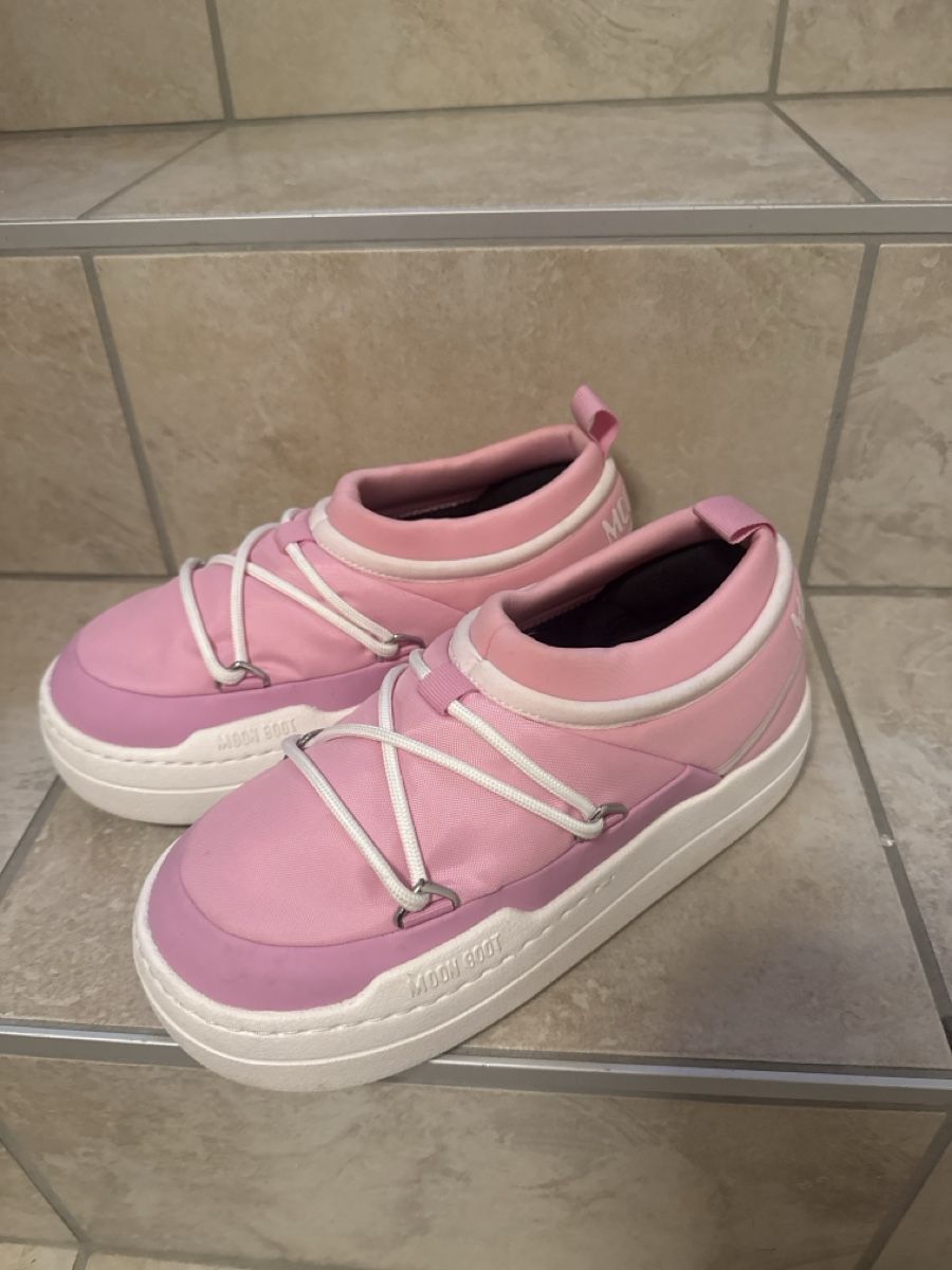 Chaussures femmes: Moon Boot – D'occasion à Wimmis par sabrina0111114