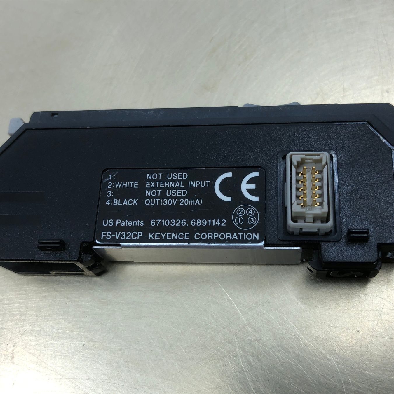 Componenti elettronici: Lichtleiter KEYENCE FS-V32CP & Keyence FU-11 – Usato da Laufenburg venduto da Sirluger 5