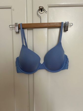 Blauer BH von Calvin Klein