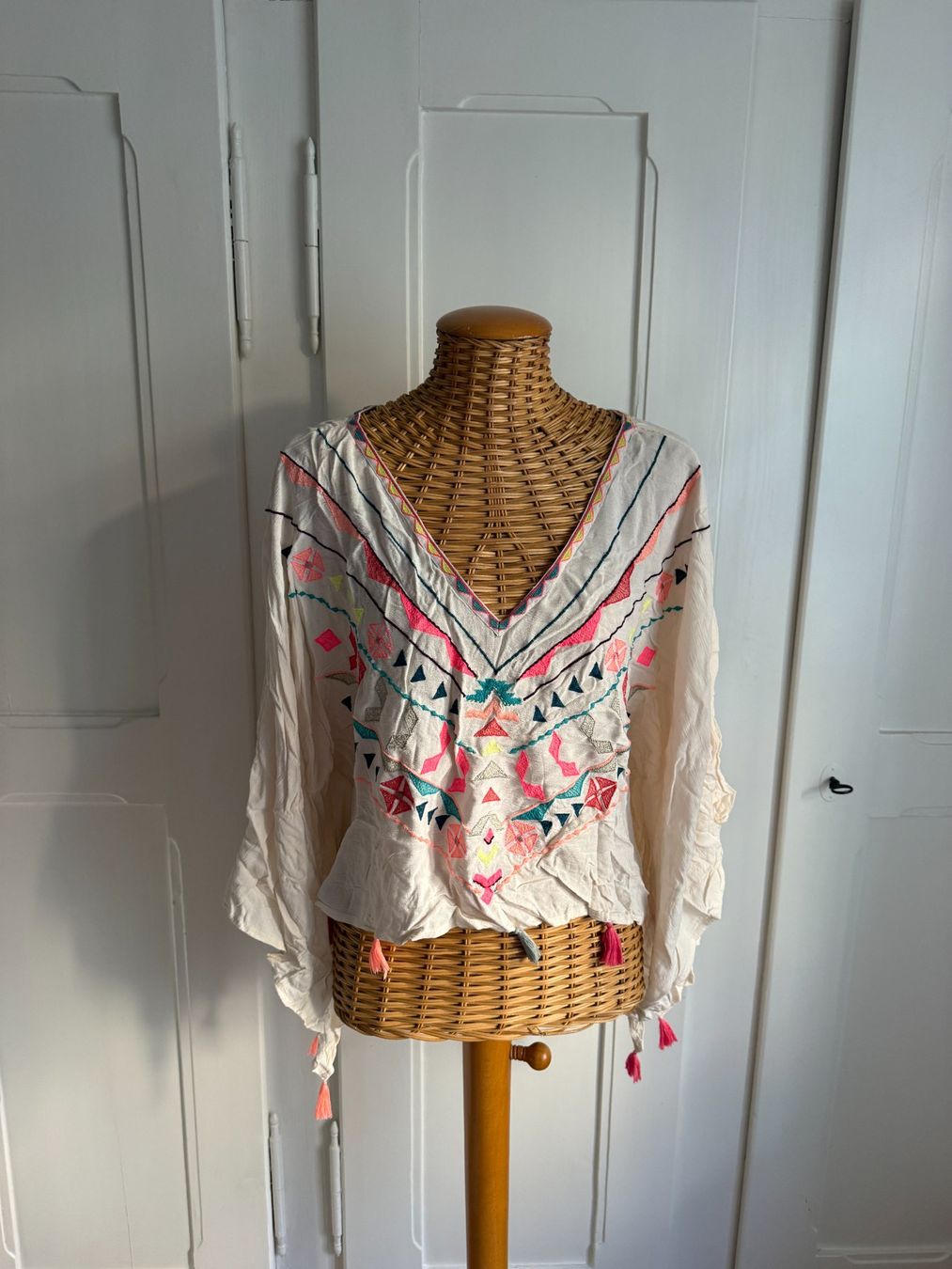 Tuniken: ACCESSORIZE - Aztec Poncho Oberteil L – Gebraucht aus Zürich von Diazaio