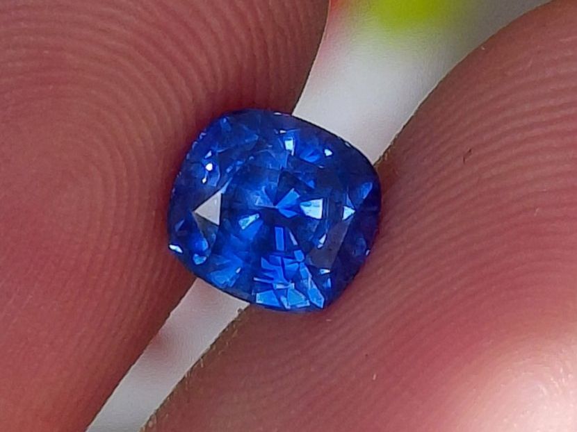 Pierres précieuses: Saphir Blue Vividly saturation – D'occasion à Bévilard par Yougems 1
